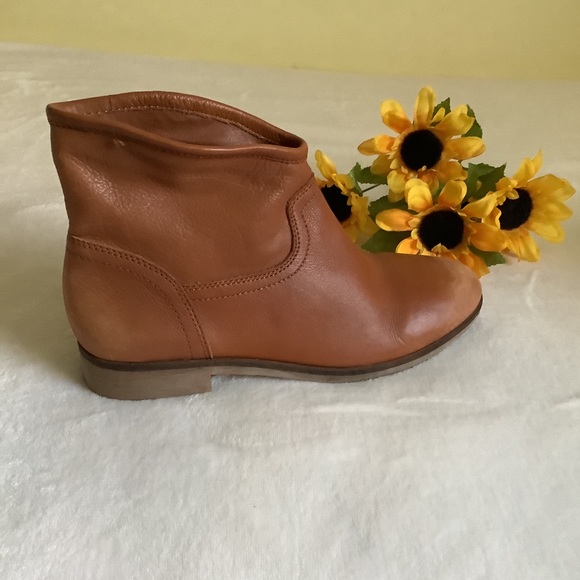 NWOT ~ Lucky Brand Leather Boots - Picture 2 of 5